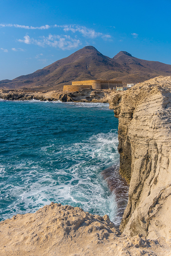 Vertical shot of the los escullos beach in nijar, andalusia. spain, mediterranean sea Imagen de Vertical shot of the los escullos beach in nijar, andalusia. spain, mediterranean sea